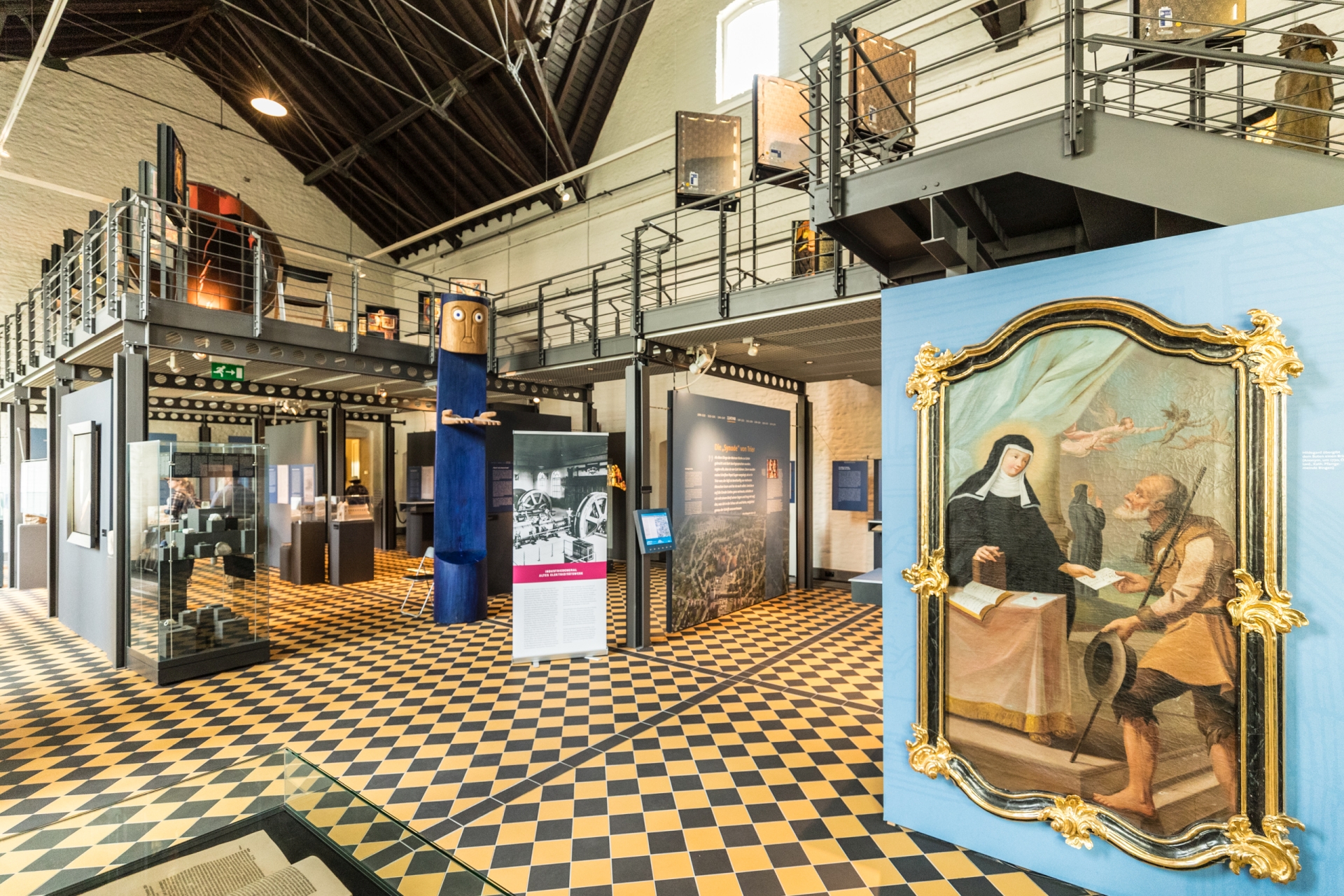 L'intérieur du Museum am Strom de Bingen présente une exposition complète sur la vie d'Hildegard von Bingen.