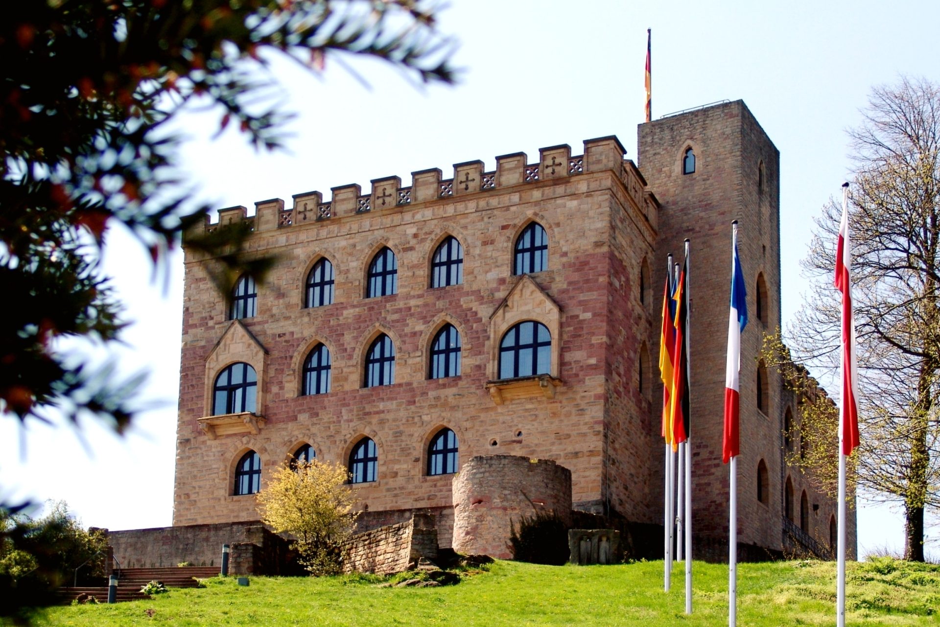 Aussenansicht des Hambacher Schlosses